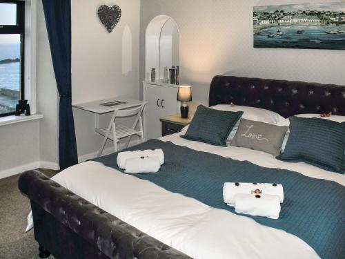 Una cama o camas en una habitación de Harbour Road