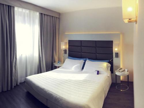 Postel nebo postele na pokoji v ubytování Mercure Bergamo Aeroporto