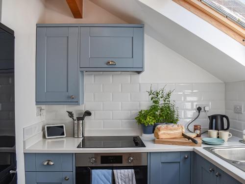 Dapur atau dapur kecil di The Annexe The Roost