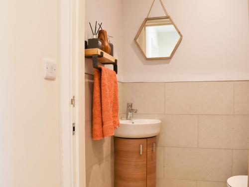a bathroom with a sink and a mirror at White Heather Barn in Swanwick