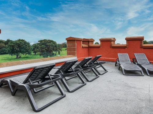 a row of chairs sitting on top of a roof at Garth House - Peel Castle in Brampton