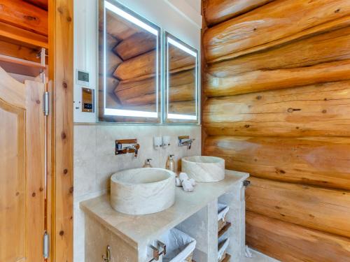 Ένα μπάνιο στο Molalatau Lodge
