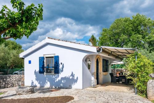 Blue House by EL-PI TOURS