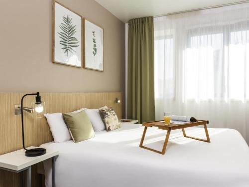 Ένα ή περισσότερα κρεβάτια σε δωμάτιο στο Aparthotel Adagio Access Paris Reuilly
