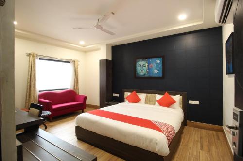 En eller flere senge i et værelse på Collection O Vijay Palace