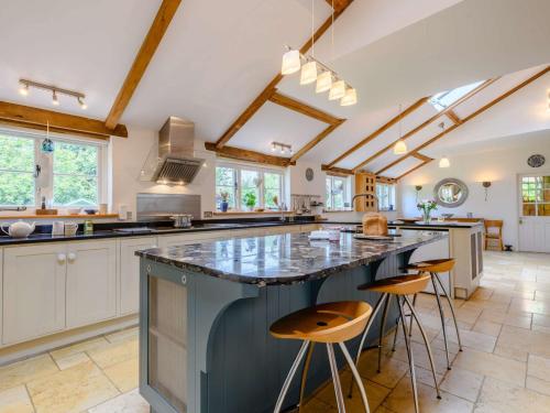 Kuchyň nebo kuchyňský kout v ubytování 5 Bed in Nr Aylsham KT090