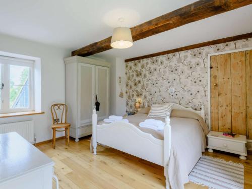 Postel nebo postele na pokoji v ubytování 5 Bed in Nr Aylsham KT090