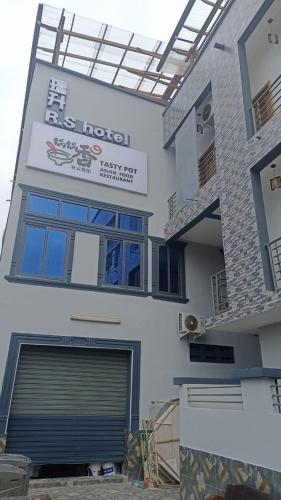 Το κτήριο όπου στεγάζεται  το ξενοδοχείο διαμερισμάτων