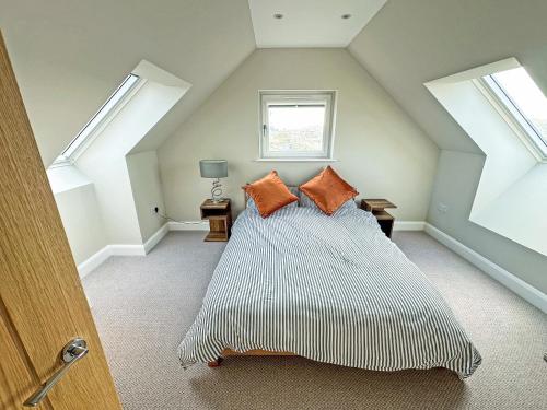 a bedroom with a large bed in a attic at Grianan in Eriskay