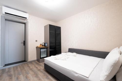 Una cama o camas en una habitación de The Port Güzelyalı