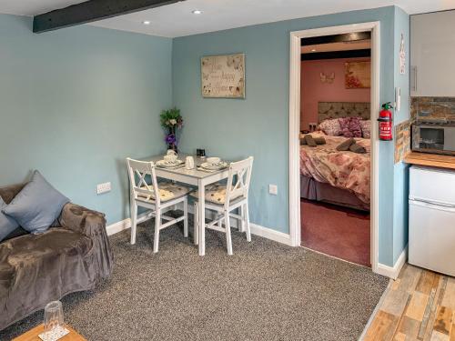 a room with a table and chairs and a bed at Just Jane's Hangout in Miningsby