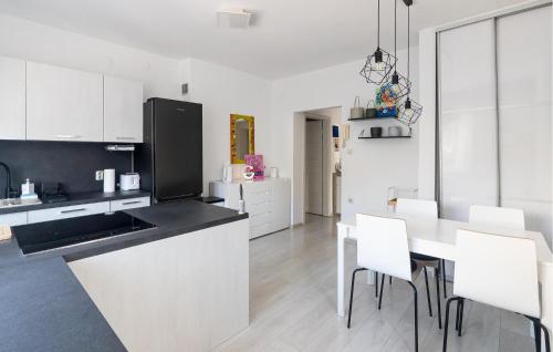 2 Bedroom Beautiful Apartment In Rijeka
