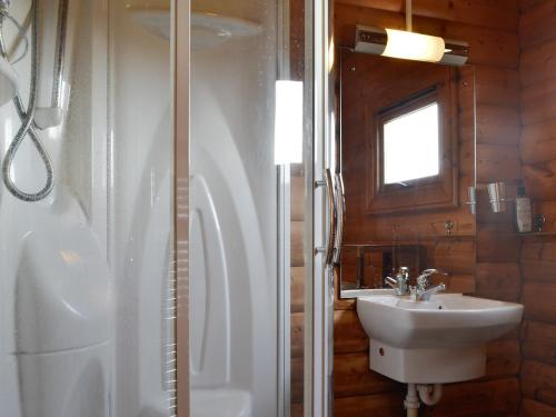 a bathroom with a sink and a shower at Cider Mill Lodge - Hw7420 in Tintern