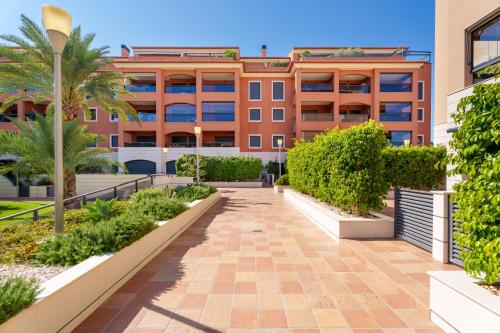 Hogar Brisa de las Marinas acogedor apartamento con amplia terraza y acceso directo a las piscinas-Comfortable apartment with spacious terrace and direct pool access