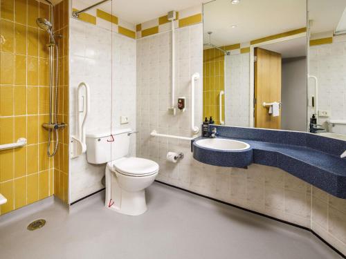 a bathroom with a toilet and a sink at ibis Styles Birmingham Centre in Birmingham