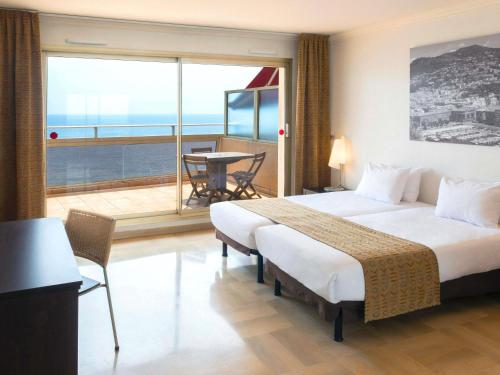 Ένα ή περισσότερα κρεβάτια σε δωμάτιο στο Aparthotel Adagio Nice Promenade des Anglais