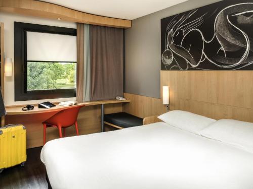 Ein Bett oder Betten in einem Zimmer der Unterkunft ibis Montceau les Mines