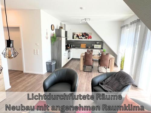 Ferienwohnung "Neptun" Papenburg Balkon Einbauküche Neubau 74 qm Free WiFi 2 Schlafzimmer bis 4 Personenにあるシーティングエリア