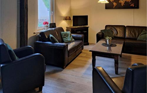 Ruang duduk di Beautiful Home In Osterode With Kitchen