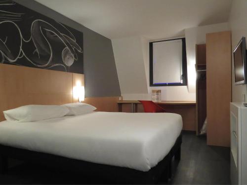 Postel nebo postele na pokoji v ubytování ibis Soissons