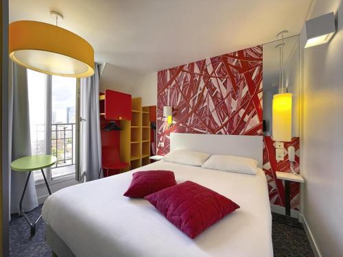 Ένα ή περισσότερα κρεβάτια σε δωμάτιο στο ibis Styles Paris La Défense Courbevoie