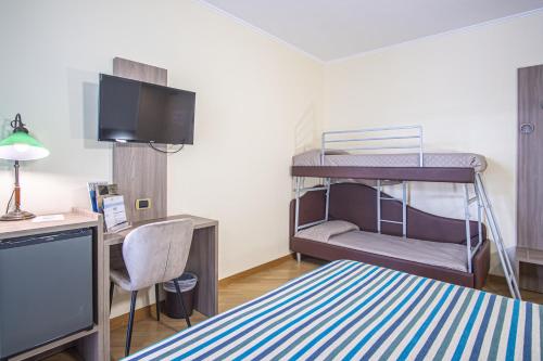 a small room with a bunk bed and a desk at Grande Albergo in Sestri Levante