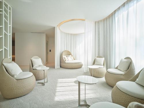 Гостиная зона в Mitsui Garden Hotel Fukuoka Nakasu