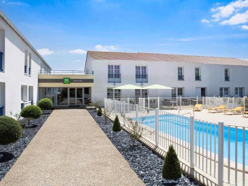Πισίνα στο ή κοντά στο ibis Styles Marennes d'Oléron
