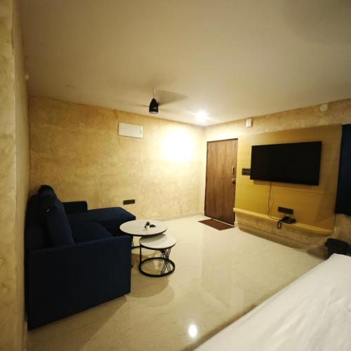 TV o dispositivi per l'intrattenimento presso Stayz Royale Hyderabad - Near LB Nagar Metro