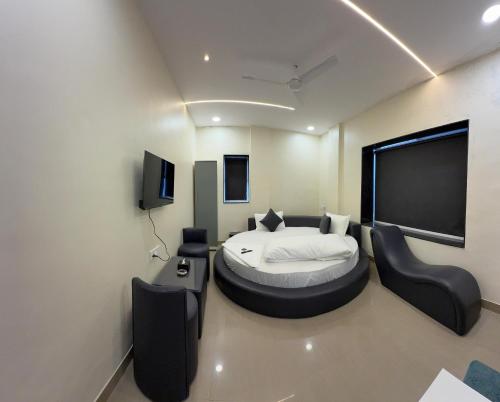 Letto o letti in una camera di Hotel Elite Stay - Mahalunge Pune