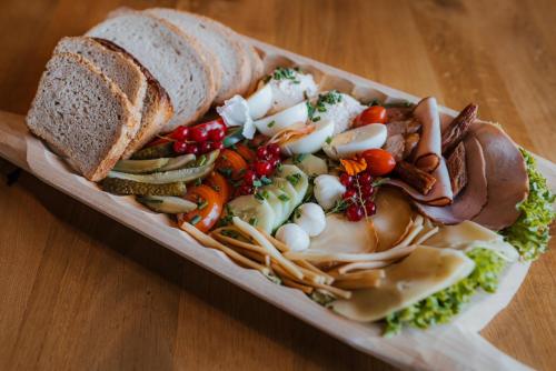 Jídlo v penzionu nebo okolí