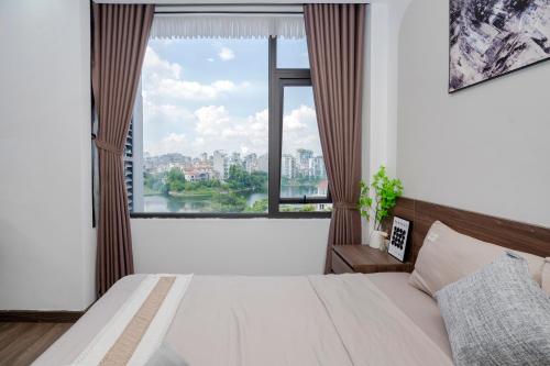 Postel nebo postele na pokoji v ubytování La Passion - Tay Ho Hanoi One Bedroom Apartment!