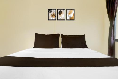 Postel nebo postele na pokoji v ubytování Hotel O Atithi Executive