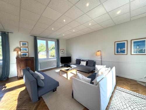 a living room with two couches and a tv at La Maison de Charme, 8-9p, idéale Amis et Familles in Sévigny
