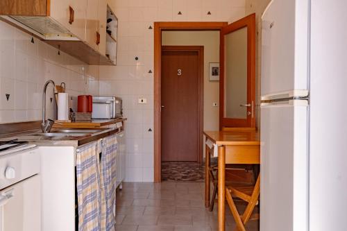 Η κουζίνα ή μικρή κουζίνα στο Guest House Monte Claro