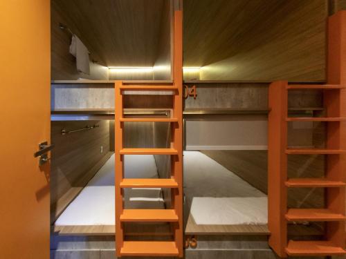 a room with a bunk bed with a ladder at ibis budget BH Afonso Pena Savassi in Belo Horizonte