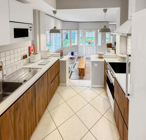 Dapur atau dapur kecil di La Postale - Maison familliale proche plage et centre-ville