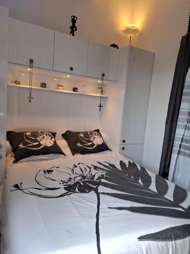 Appartement avec place de parking et accès piscine privée