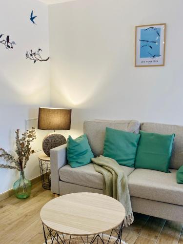 a living room with a couch and a table at Le Nid Marin in Ault
