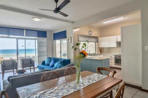 Kuchyň nebo kuchyňský kout v ubytování Ballito Shores Simbalina " Family oriented "