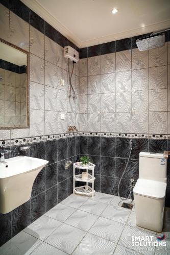 a bathroom with a sink and a toilet at Twleen luxury 408 in Jeddah