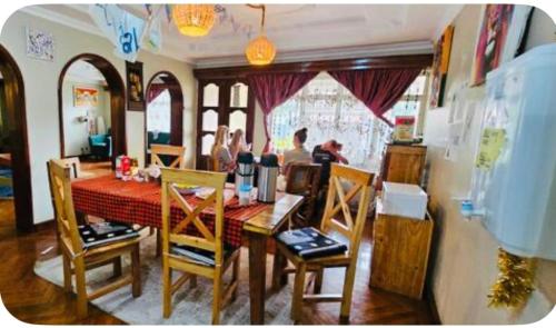 Khu vực ghế ngồi tại Giving Hands Homestay