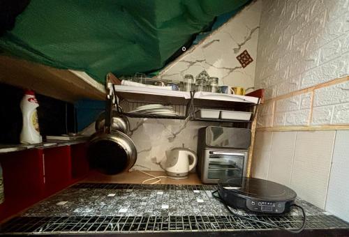 Una cocina o zona de cocina en Vracar Affordable Suites - Vracar Povoljni Stanovi