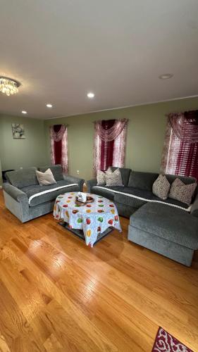 Posezení v ubytování Beautiful Home in Freeport, New York 11520