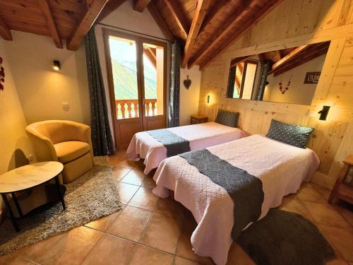 Postel nebo postele na pokoji v ubytování Résidence Marie Gros - CHALET | ST MARTIN DE BELLEVILLE MAE-4364