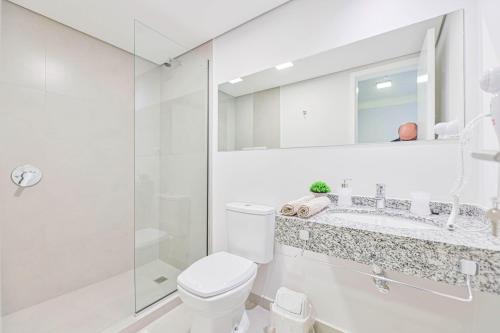 Imagen de la galería de Elegant 2-bedroom space with a pool, gym, and free parking, en Luque