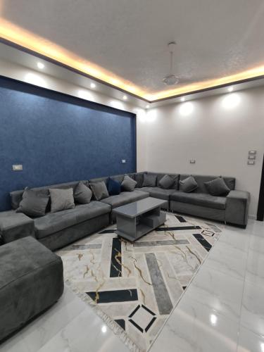 a large living room with a couch and a table at شقة مميزة بجوار كورنيش النيل اسوان - عائلات فقط in Aswan