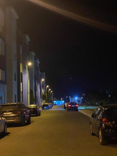 El barrio en el que está el departamento o un barrio cercano