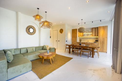 Η κουζίνα ή μικρή κουζίνα στο White Residence