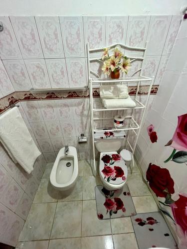 a bathroom with a toilet and a bidet at Apartamento in Boca Chica